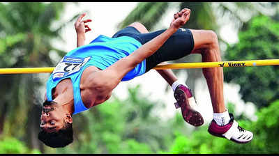 Seasoned Nayana lands gold with giant leap