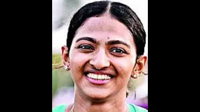 Seasoned Nayana lands gold with giant leap