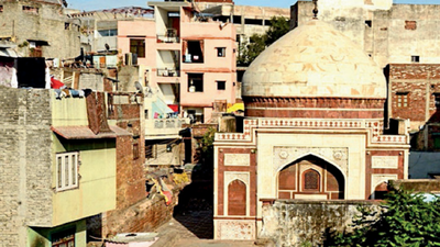 Monuments missing, history may fade into oblivion in Nizamuddin