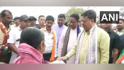 Lok Sabha polls: Tripura CM holds door-to-door campaign in Golaghati constituency