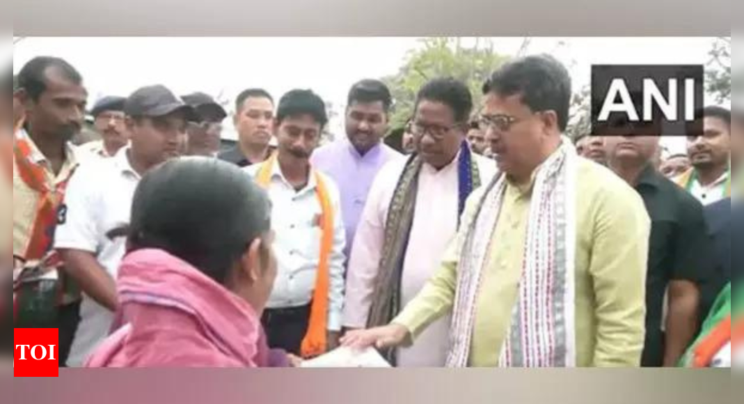 Lok Sabha Polls Tripura Cm Holds Door To Door Campaign In Golaghati Constituency India News 0523