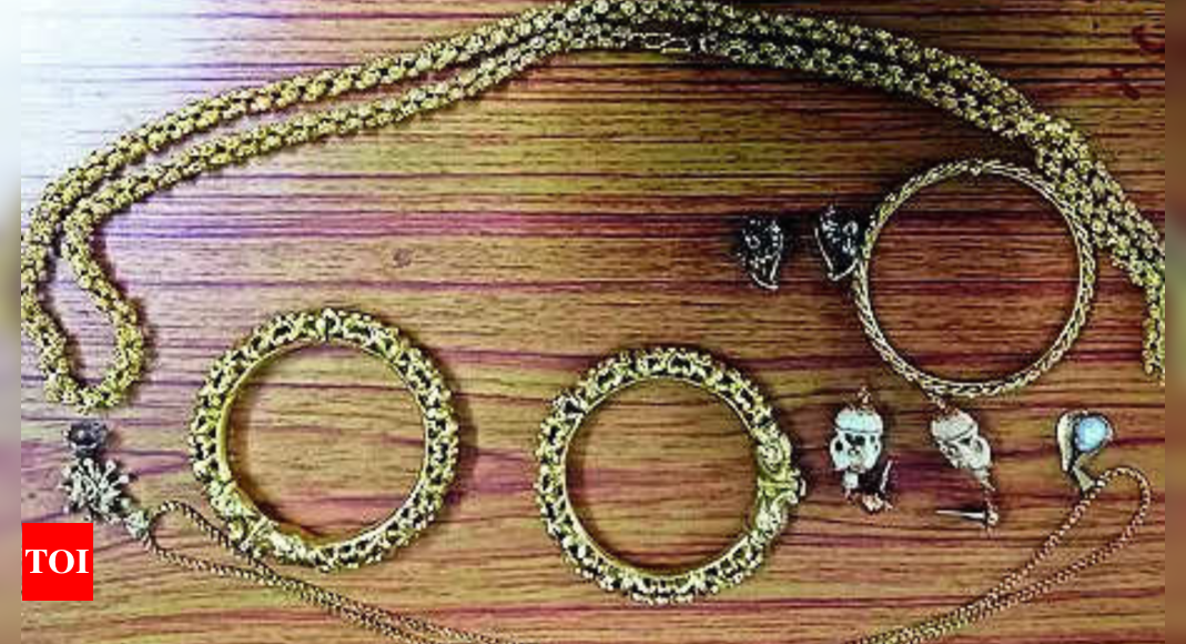 Caregiver Her Mom Held For Stealing ₹1 Cr Jewellery Kolkata News