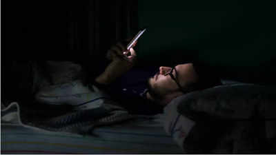 92% of Delhi-NCR uses phones just before bedtime: Study