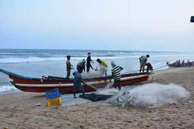 32 Indian fishermen detained by Sri Lanka Navy for alleged poaching