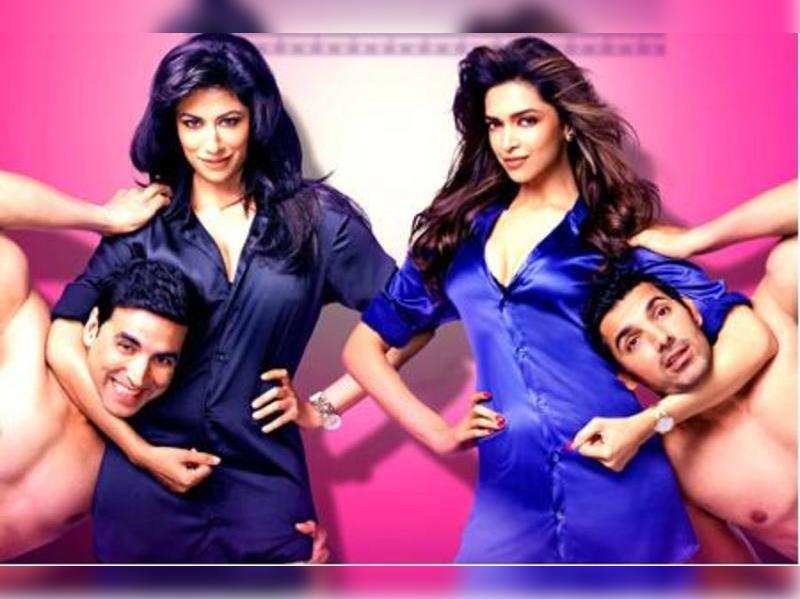 Desi Boyz: Movie Review | Hindi Movie News - Times of India