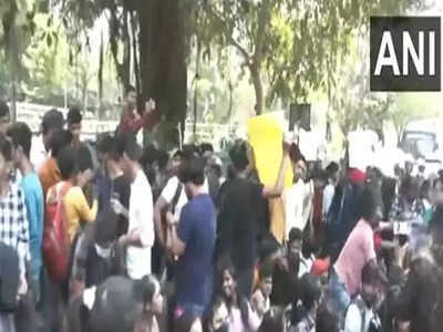 Bihar Intermediate students protest in Patna over discontinuation of plus 2 classes in colleges