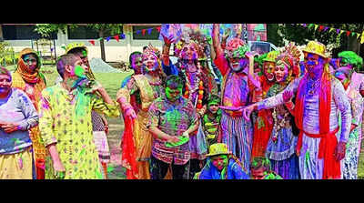 Special kids celebrate Holi in JSR