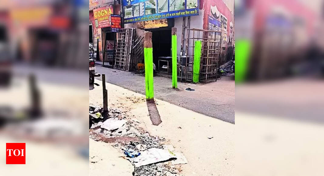 Illegal Pillars: Illegal Pillars, Posters Installed Right Under Civic Body's Nose | - Vimarsana News