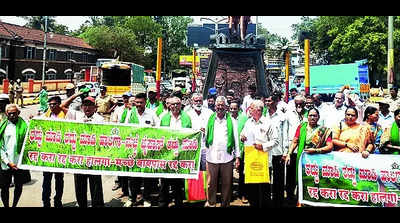 Farmers protest against ring road