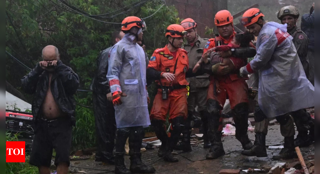 Au Brésil, une jeune fille est sortie des décombres après 16 heures alors que la tempête fait au moins 12 morts