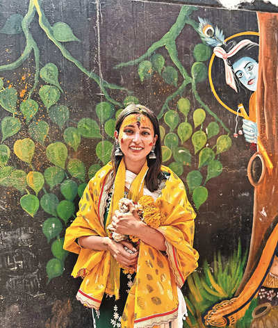 Mimi Chakraborty enjoys vibrant Vrindavan