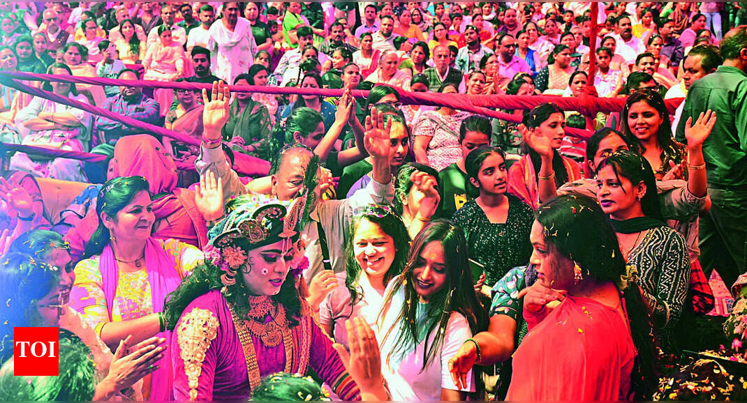 Holi Celebrations: Celebrate Holi With Colours, Not Hooliganism, Warn Police | - Vimarsana News