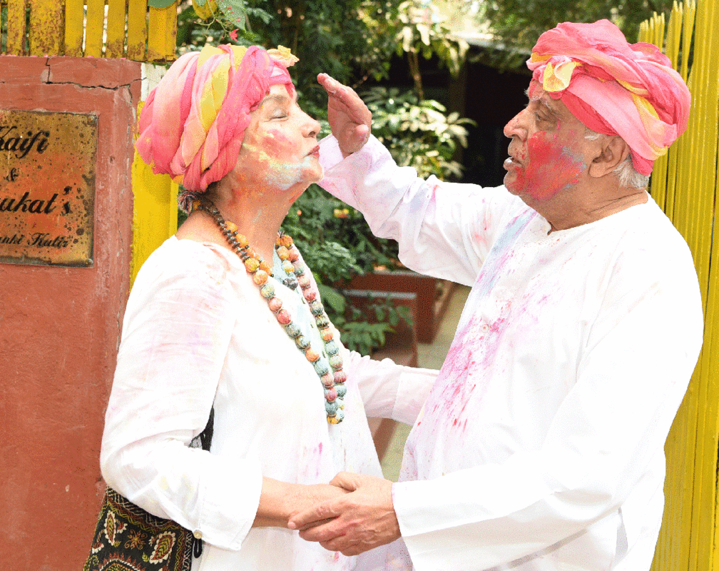 
Javed Akhtar and Shabana Azmi host their annual Holi bash
