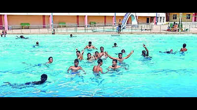 HDMC swimming pool attracts crowds, but lacks qualified coaches