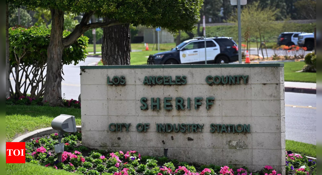 US teen fatally shoots self with officer’s gun at sheriff station