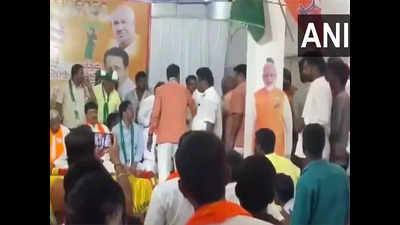 Clash erupts between JDS-BJP workers in Karnataka's Tumakuru during alliance meeting