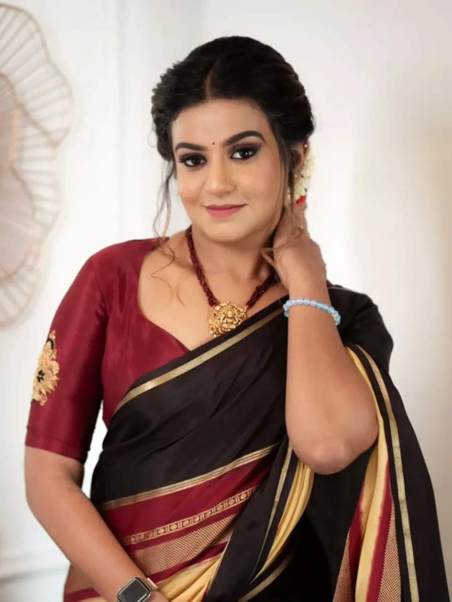 Namratha Gowda radiates timeless elegance in silk saree ensemble ...