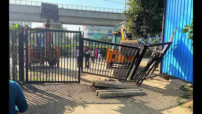 Admin, town planner & police to meet over nod for gates on hsg colony roads
