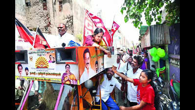 Candidates hit the road, vie for voter attention