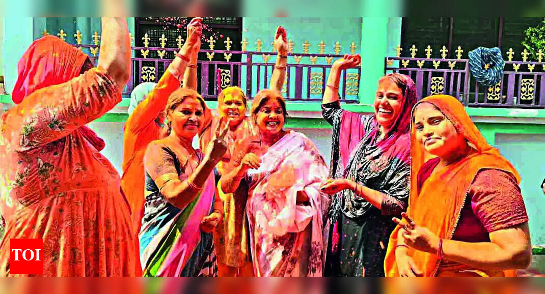 Sangam City Celebrates Holi: Sangam City Celebrates Holi, Festivities To Continue Today | Allahabad News - Vimarsana News