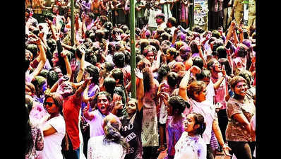 Dharwad comes alive with vibrant Holi celebrations