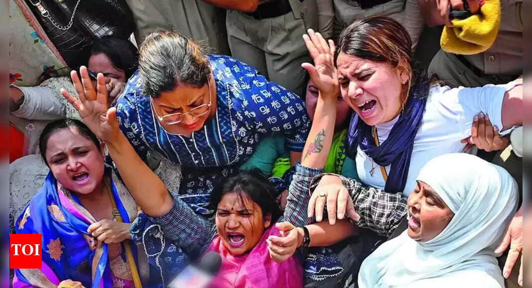 Delhi Streets: Delhi Streets Turn Into Aap-bjp Battleground | Delhi News - Vimarsana News
