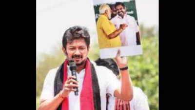 Tamil Nadu: In DMK-AIADMK row, BJP is the target