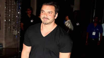 Sohail Khan jets off to Maldives; spotted at airport with kids