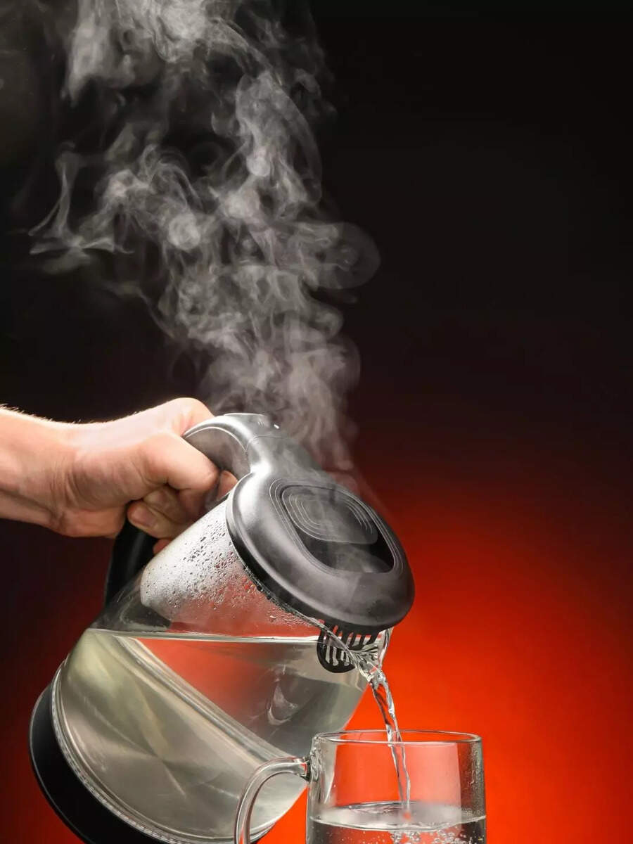  தினமும் காலையில் 1 டம்ளர் வெண்ணீர் குடித்தால் இந்த 10 நன்மைகள் கிடைக்குமாம்! 