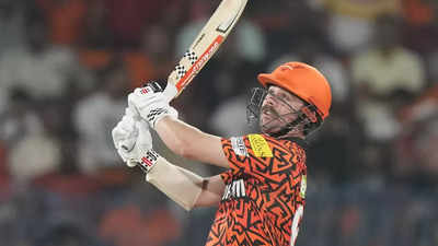 Watch: 6 6 4 4 - How Travis Head gives Sunrisers Hyderabad a 'head start' against Mumbai Indians