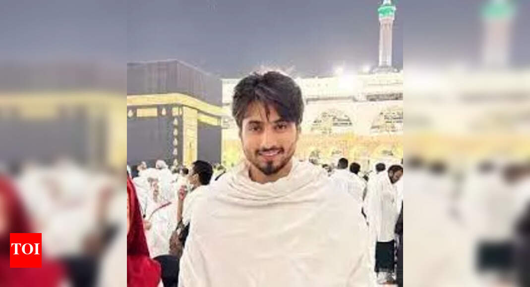 Khatron Ke Khiladi 12 fame Mr Faisu aka Faisal Shaikh performs Umrah; see pics - Vimarsana News