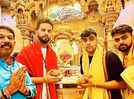 Elvish Yadav visits Siddhivinayak temple post bail; shares picture with family
