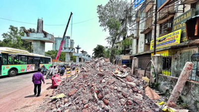 MSEDCL office demolished to widen Ganeshkhind Road