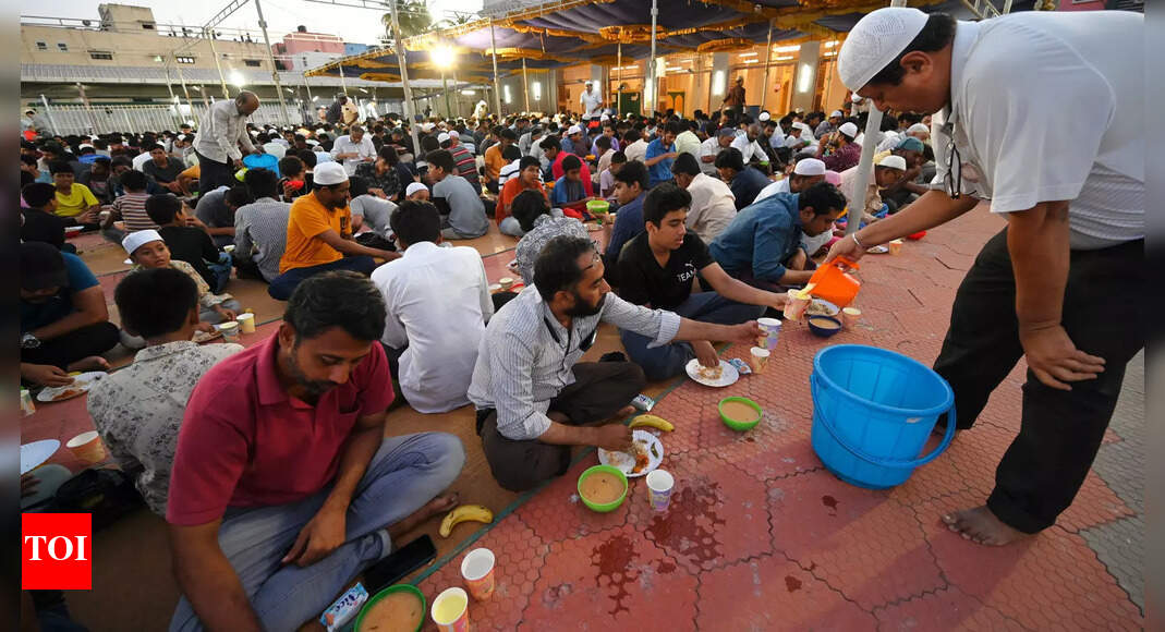 Here, Hindus have been serving iftar to Muslims for 40 years during Ramzan | Chennai News - Vimarsana News