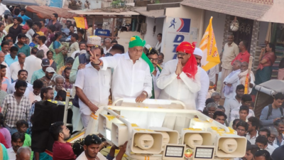 Ex minister Anam Ramanarayana Reddy launches poll campaign at Atmakur