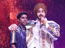 Superstar Singer 3: Host Rohanpreet Singh sings a beautiful rendition of 'Tere Bin Nahi Jeena Mar Jaana' for super judge Neha Kakkar