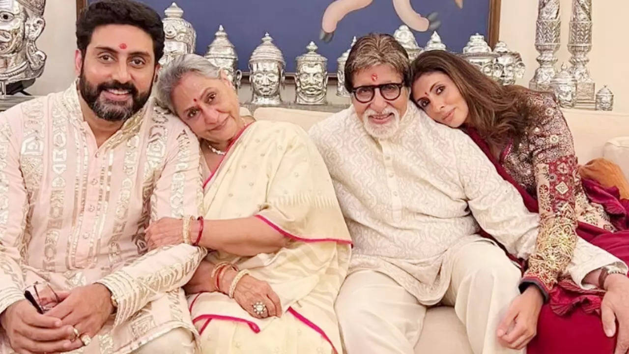 Jaya Bachchan reveals she and Amitabh Bachchan were very protective  parents: 'We didn't know any better' | Hindi Movie News - Times of India