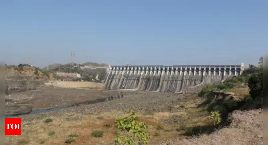 Dam payout: Gujarat snubs MP, offers Rs 2,000 crore