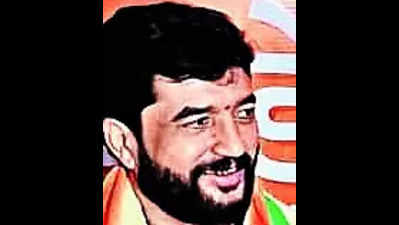 Trouble in Pune seat, Kakade challenges ticket for Mohol