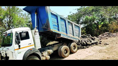 PCMC seizes 9 vehicles, imposes 1L fine on owners for dumping debris along rivers