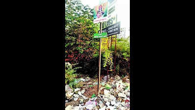 Signposts with Lord Ram’s photo put up to check littering