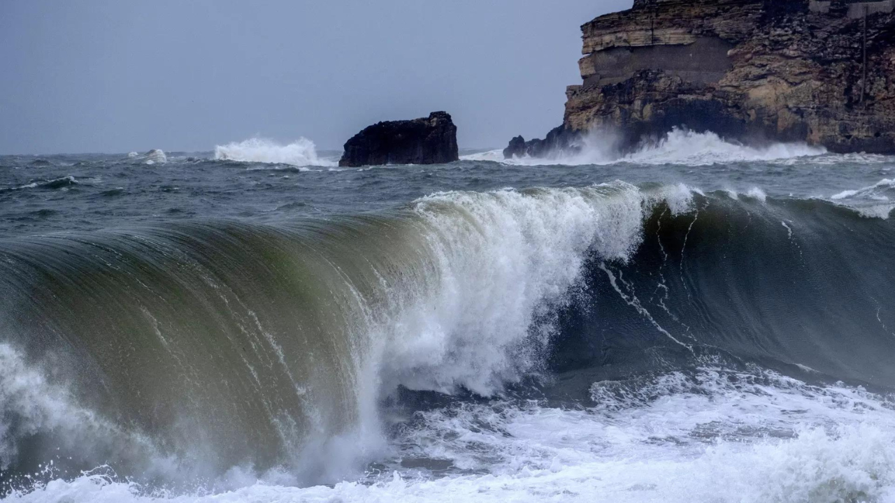 Cuatro personas han muerto al caer al mar durante los fuertes vientos frente a las costas de España