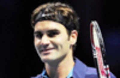 Federer thrashes Ferrer, reaches career's 100th final