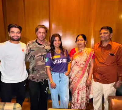 Unseen pictures of Shah Rukh Khan with KKR’s cricketer Rinku Singh and his family surface online