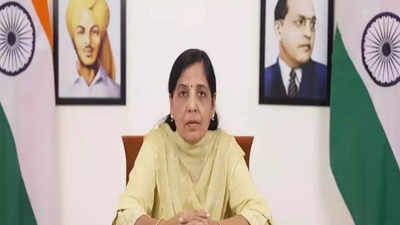 Sunita Kejriwal may be eyeing CM’s post like Rabri Devi: BJP