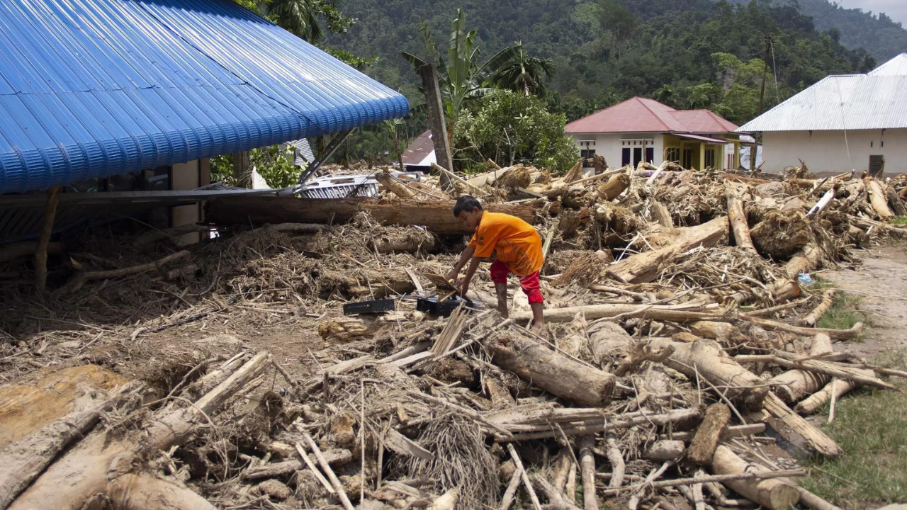 Di Indonesia, deforestasi semakin memperparah bencana yang disebabkan oleh cuaca ekstrem dan perubahan iklim