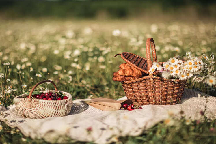 Try outdoor dining
