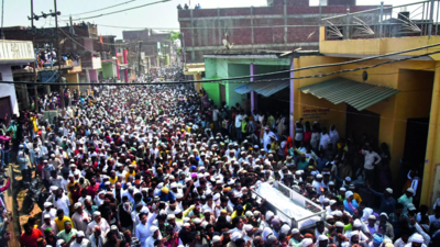 Thousands gather at Ansari's funeral in UP's Ghazipur, wife and elder son miss last rites