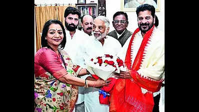 Mayor Vijayalakshmi joins Cong, her father KK to follow suit soon