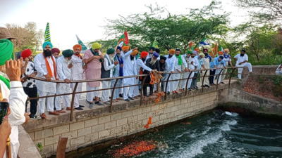 Farmers pay tribute to Subhkaran in Ambala, to take call for release of arrested youth